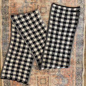 Ann Taylor Black & White Houndstooth Knit Scarf
